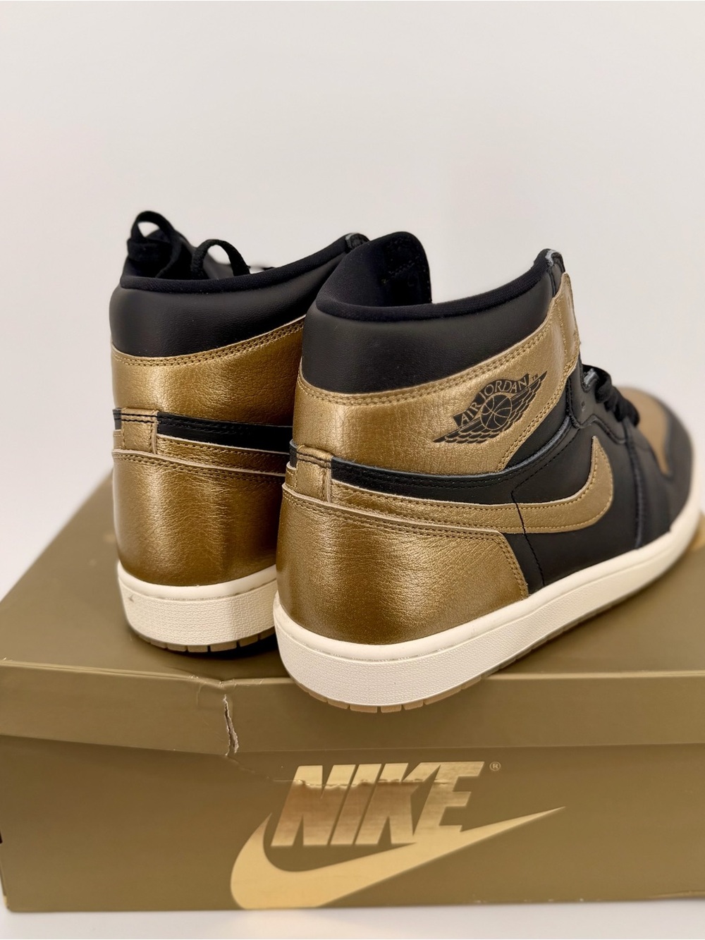 Air Jordan 1 Retro High OG Black Metallic Gold DZ5485-071 Men’s 12 New - Picture 6 of 9